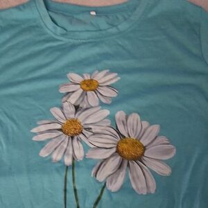 Women’s Teal Daisy Graphic Tee - Casual Floral Top